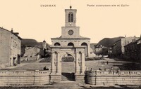Porte Monumentale et Église