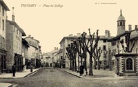 Thoissey - Place du Collège 