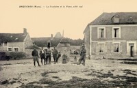 Bazoches-sur-Vesles - La Fontaine et la place  