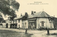 Montaigu-le-Blin - Un coin de la Place