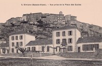 Simiane-la-Rotonde - Vue prise de la Place des Ecoles
