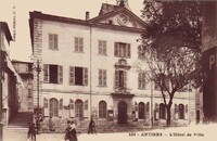 L'Hôtel de Ville 