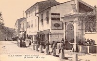 Entrée du Village -La Fontaine - Lavandières