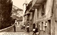 Saint-Martin-d'Entraunes - La Sortie du Village et L'Eglise