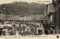 La Place Saléon-Terras pendant le Marché