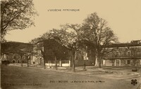 Meysse - La Mairie et la Poste, La Place 