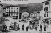 La Place -Arrivée de L'Autobus