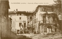 Centre du village, la place, la croix