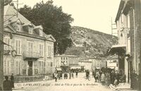Hôtel de Ville et Place de la Révolution