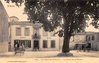 Labastide-d'Anjou - La Place de la Mairie