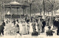Boulevard des Lices .Pendant la Musique