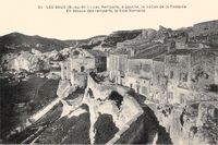 Les Remparts à gauche le Vallon de la Fontaine