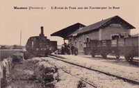 L'Arrivée du Train avec les Touristes pour les Baux