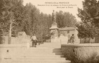 Peyrolles-en-Provence - Monument élevé à la mémoire des Enfants de Peyrolles Morts pour la France
