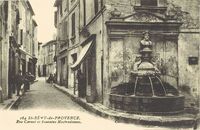 Rue Carnot et Fontaine Nostradamus