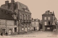 Cambremer - La Place de la Mairie