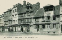 Vieilles Maisons . Place Victor-Hugo