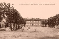 Ecole Maternelle et Place du Marché aux fromages