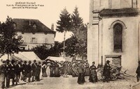 Quézac - Vue du Presbytère et de la Place pendant le Pèlerinage
