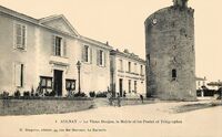 Le Vieux Donjon-La Mairie et les Postes et Télégraphes