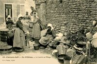 La Lessive au Village  - lavandières