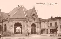 Les Halles et le Monument aux Morts