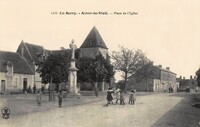 Ainay-le-Vieil - Place de l'Église