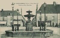Henrichemont - Place Henri IV Fontaine et Rue Dauphine