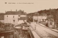 Le Pont et L'Entrée du Jardin Public