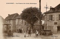 Saint-Robert - La Place et la Croix Historique