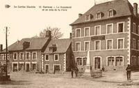 Le Monument et un Coin de la Place