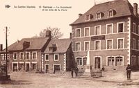 Le Monument et un coin de la Place