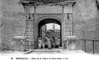 Entre de la Ville et le Pont-Levis