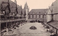 L'Hôtel-Dieu,   Cour d'honneur
