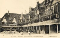 Hôtel-Dieu, la Cour d'honneur