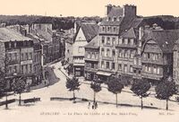 La Place du Centre et la Rue Saint-Yves