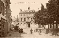 Pontrieux - La Mairie et la Place