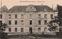 Chef-Boutonne - L'Hôtel de Ville 
