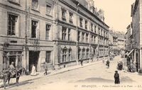 Palais Granvelle et la Poste
