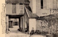La Cour de L'Hôtel du Dauphin