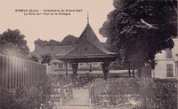 Hostellerie du Grand Cerf - Pont sur l'Iton et le Kiosque