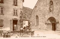 Fontaine et Entrée de L'Eglise