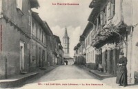 Le Castéra - La Rue Principale
