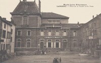 Place de la Favière et la Poste