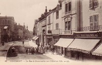 La Rue Bruxereuilles vers l'Hôtel de Ville