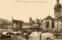 Le Marché - Place de L'Hôtel de Ville