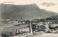 Vue prise au-dessus de l'Allée de Pont-Frach