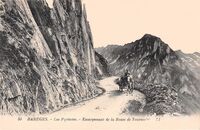 Les Pyrénées- Escarpement de la Route de Tourmalet