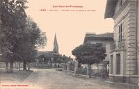 Entrée par la Route de Trie