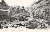 Heas - L'Hôtel de la Munia et la Chapelle